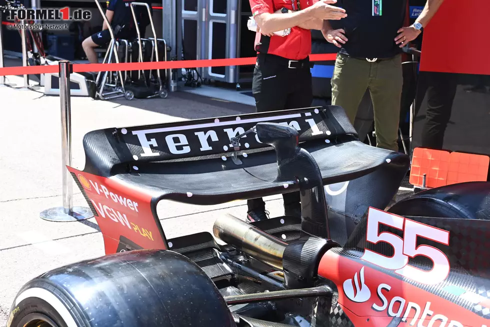 Der von Ferrari für den Großen Preis von Monaco gewählte Heckflügel mit hohem Abtrieb war mit einer einzigen Befestigungssäule ausgestattet. Foto zur News: Der von Ferrari für den Großen Preis von Monaco gewählte Heckflügel mit hohem Abtrieb war mit einer einzigen Befestigungssäule ausgestattet.