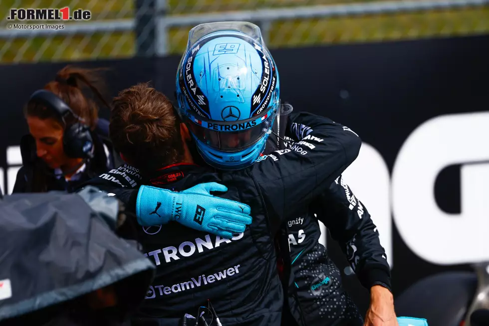 George Russell (Redaktion: 2) - Das sehen wir auch so. Im Rennen drehte sich das Verhältnis zwischen den beiden Mercedes-Piloten etwas, wobei Russell beim ersten Stopp noch direkt hinter Hamilton war. Danach war sein Rennen dann gelaufen, weil es ein Problem am Auto gab und er letztendlich aufgeben musste. Foto zur News: George Russell (Redaktion: 2) - Das sehen wir auch so. Im Rennen drehte sich das Verhältnis zwischen den beiden Mercedes-Piloten etwas, wobei Russell beim ersten Stopp noch direkt hinter Hamilton war. Danach war sein Rennen dann gelaufen, weil es ein Problem am Auto gab und er letztendlich aufgeben musste.
