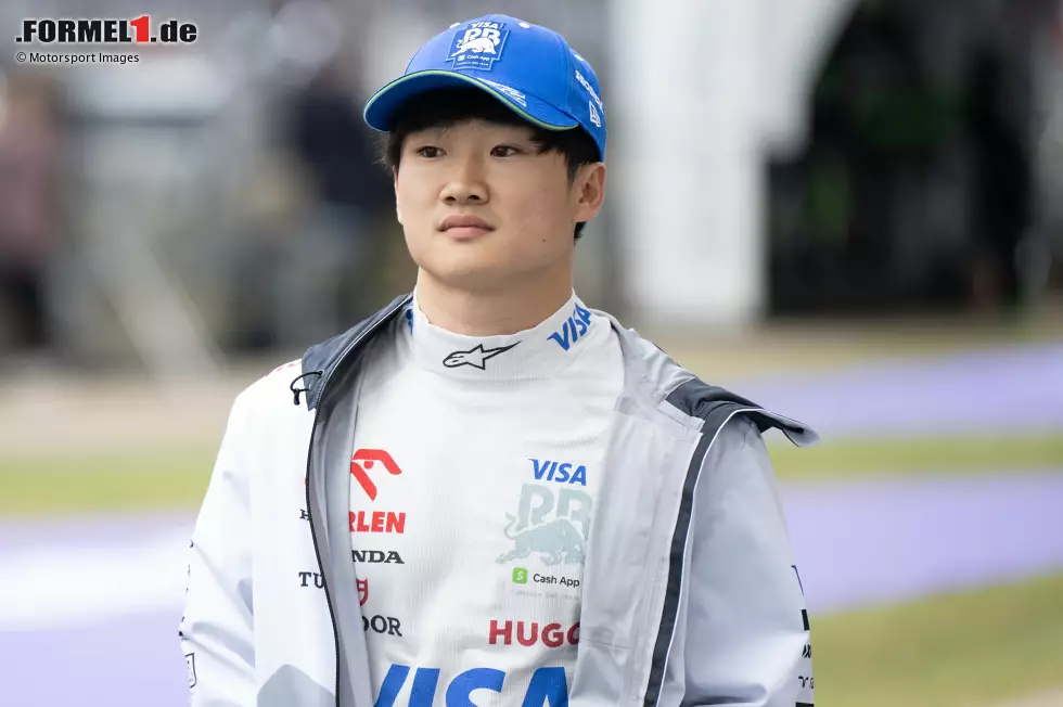 Yuki Tsunoda (Redaktion: 3) - Das sehen wir auch so, wobei zur Wahrheit auch gehört, dass er den Punkt nur abgestaubt hat. Wenn Russell nicht ausfällt oder Ferrari die Strategie von Leclerc nicht in den Sand setzt, fährt er an diesem Wochenende ohne Zähler nach Hause. Trotzdem eine solide Leistung. Foto zur News: Yuki Tsunoda (Redaktion: 3) - Das sehen wir auch so, wobei zur Wahrheit auch gehört, dass er den Punkt nur abgestaubt hat. Wenn Russell nicht ausfällt oder Ferrari die Strategie von Leclerc nicht in den Sand setzt, fährt er an diesem Wochenende ohne Zähler nach Hause. Trotzdem eine solide Leistung.