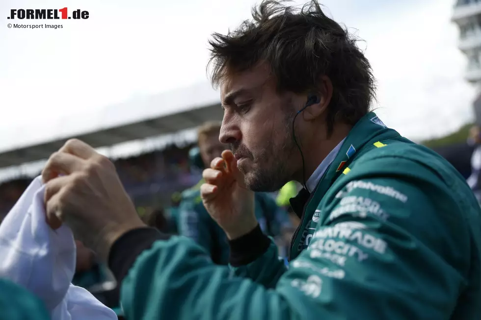 Fernando Alonso (Redaktion: 3) - Hier stimmen wir erneut zu. Aston Martin zeigte endlich mal wieder eine solide Leistung, aber Alonso selbst ist von den Heldentaten der Vorsaison aktuell ziemlich weit weg. Hatte in Qualifying und Rennen etwas Pech, aber Fakt ist, dass er am Ende in beiden Sessions hinter dem Teamkollegen landete. Foto zur News: Fernando Alonso (Redaktion: 3) - Hier stimmen wir erneut zu. Aston Martin zeigte endlich mal wieder eine solide Leistung, aber Alonso selbst ist von den Heldentaten der Vorsaison aktuell ziemlich weit weg. Hatte in Qualifying und Rennen etwas Pech, aber Fakt ist, dass er am Ende in beiden Sessions hinter dem Teamkollegen landete.