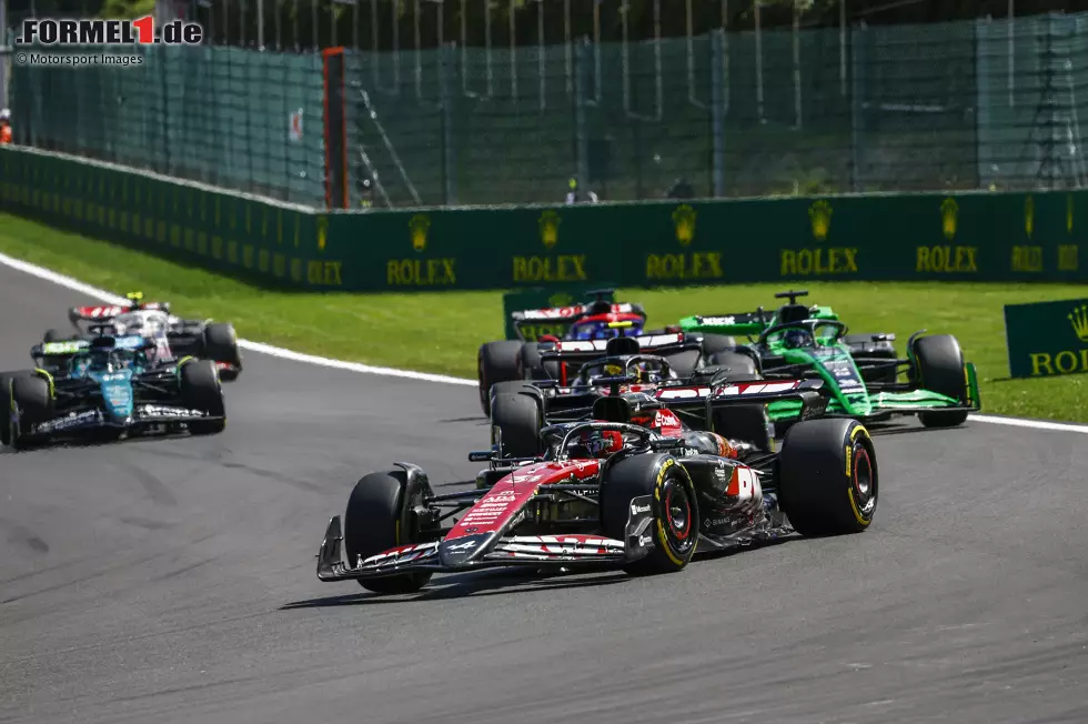 Esteban Ocon (Marc Surer: 2) - "Hat das erste Training verpasst, aber trotzdem klar vor dem Teamkollegen." Foto zur News: Esteban Ocon (Marc Surer: 2) - "Hat das erste Training verpasst, aber trotzdem klar vor dem Teamkollegen."