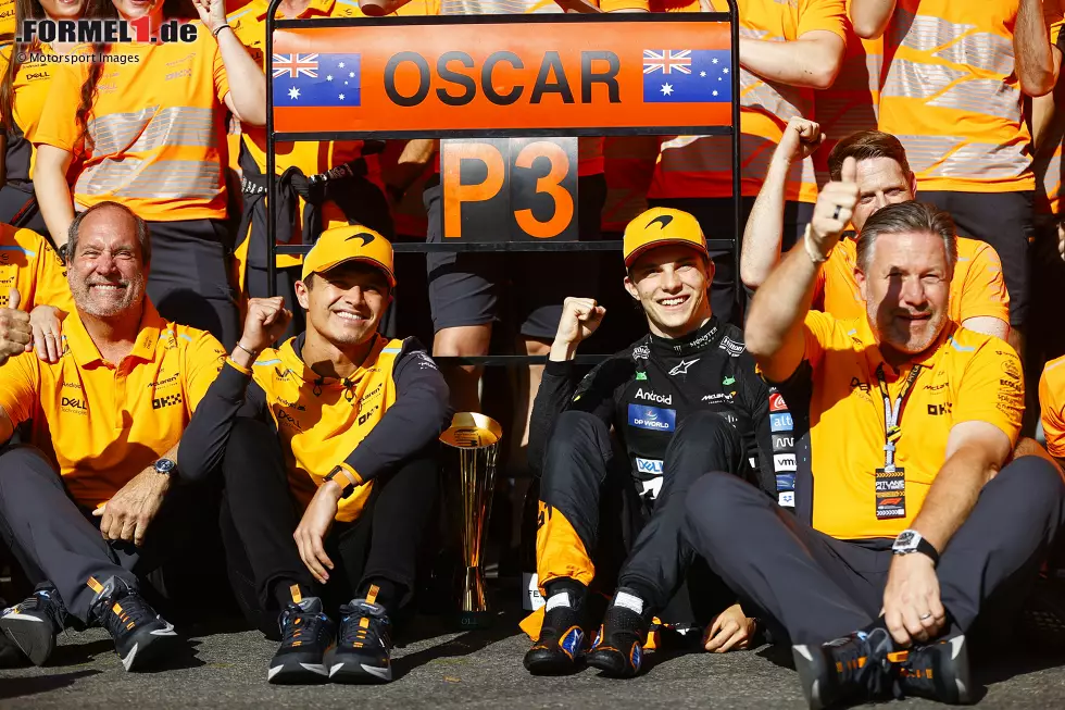 Oscar Piastri (Redaktion: 2) - Wir stimmen erneut zu. Fuhr ein starkes Rennen, wenn man von dem kleinen Fehler beim Boxenstopp mal absieht. Dazu im Qualifying hinter Norris, weshalb eine 1 bei uns kein Thema war. Trotzdem ein gutes Wochenende, das man eigentlich eher vom Teamkollegen erwartet hätte. Foto zur News: Oscar Piastri (Redaktion: 2) - Wir stimmen erneut zu. Fuhr ein starkes Rennen, wenn man von dem kleinen Fehler beim Boxenstopp mal absieht. Dazu im Qualifying hinter Norris, weshalb eine 1 bei uns kein Thema war. Trotzdem ein gutes Wochenende, das man eigentlich eher vom Teamkollegen erwartet hätte.