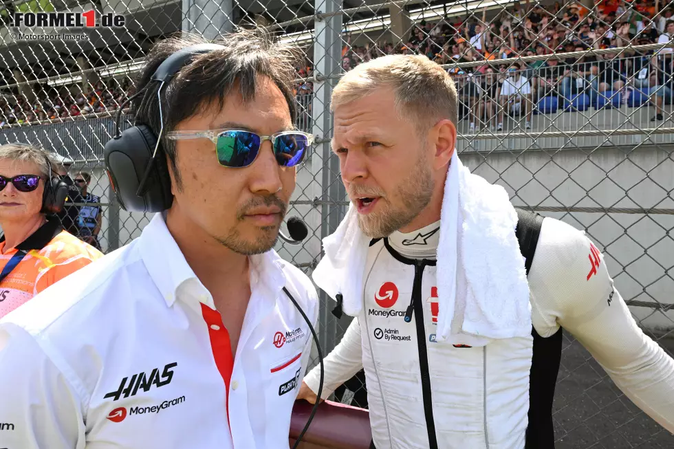 Kevin Magnussen (Redaktion: 2) - Sehen wir auch so, weshalb es von uns sogar eine 2 gibt. Im Rennen zwar knapp hinter Hülkenberg, doch im Sprint war die Reihenfolge noch andersherum. Da war der Däne als Neunter sogar "Best of the Rest" hinter den Topteams. Vielleicht eines seiner letzten Highlights in der Formel 1 ... Foto zur News: Kevin Magnussen (Redaktion: 2) - Sehen wir auch so, weshalb es von uns sogar eine 2 gibt. Im Rennen zwar knapp hinter Hülkenberg, doch im Sprint war die Reihenfolge noch andersherum. Da war der Däne als Neunter sogar "Best of the Rest" hinter den Topteams. Vielleicht eines seiner letzten Highlights in der Formel 1 ...