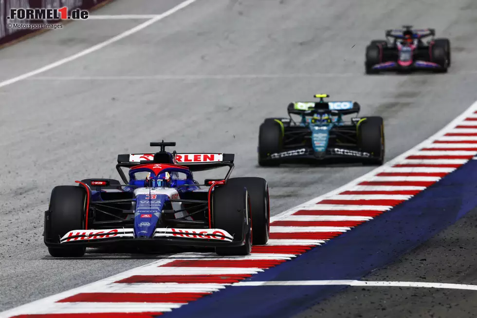 Daniel Ricciardo (Marc Surer: 3) - "Mit Upgrades, die gefühlt eher Downgrades sind, auf P9 zu fahren, ist schon eine Leistung." Foto zur News: Daniel Ricciardo (Marc Surer: 3) - "Mit Upgrades, die gefühlt eher Downgrades sind, auf P9 zu fahren, ist schon eine Leistung."