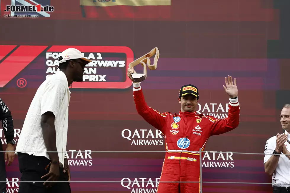 Carlos Sainz (Redaktion: 2) - Auch wir attestieren dem Spanier eine gute Leistung. Ferrari ist aktuell vermutlich nur die vierte Kraft hinter Red Bull, Mercedes und McLaren. Folglich hat er mit P3 im Rennen wahrscheinlich das Maximum herausgeholt. War zudem am ganzen Wochenende schneller als der Teamkollege. Foto zur News: Carlos Sainz (Redaktion: 2) - Auch wir attestieren dem Spanier eine gute Leistung. Ferrari ist aktuell vermutlich nur die vierte Kraft hinter Red Bull, Mercedes und McLaren. Folglich hat er mit P3 im Rennen wahrscheinlich das Maximum herausgeholt. War zudem am ganzen Wochenende schneller als der Teamkollege.