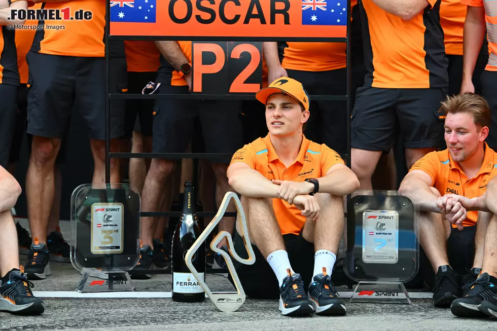 Oscar Piastri (Redaktion: 3) - Wir sehen es ähnlich wie unser Experte. Aber: Viele sind auch der Meinung, dass Teamkollege Norris das Rennen (trotz der schlechten Startposition) gewonnen hätte, wenn er in Piastris Position gewesen wäre. Deshalb reicht es bei uns ganz knapp nicht zur 2. Foto zur News: Oscar Piastri (Redaktion: 3) - Wir sehen es ähnlich wie unser Experte. Aber: Viele sind auch der Meinung, dass Teamkollege Norris das Rennen (trotz der schlechten Startposition) gewonnen hätte, wenn er in Piastris Position gewesen wäre. Deshalb reicht es bei uns ganz knapp nicht zur 2.