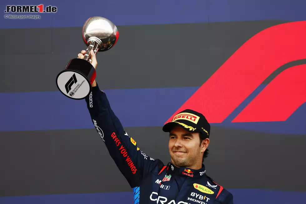 Sergio Perez (Redaktion: 2) - Wir stimmen zu. Zeigte im Rennen einige starke Manöver und war im Qualifying überraschend nah an Verstappen dran. Zu wenig für eine 1, aber schaut man sich den Rückstand auf den Teamkollegen an, war es sein bislang bestes Wochenende in diesem Jahr. Foto zur News: Sergio Perez (Redaktion: 2) - Wir stimmen zu. Zeigte im Rennen einige starke Manöver und war im Qualifying überraschend nah an Verstappen dran. Zu wenig für eine 1, aber schaut man sich den Rückstand auf den Teamkollegen an, war es sein bislang bestes Wochenende in diesem Jahr.