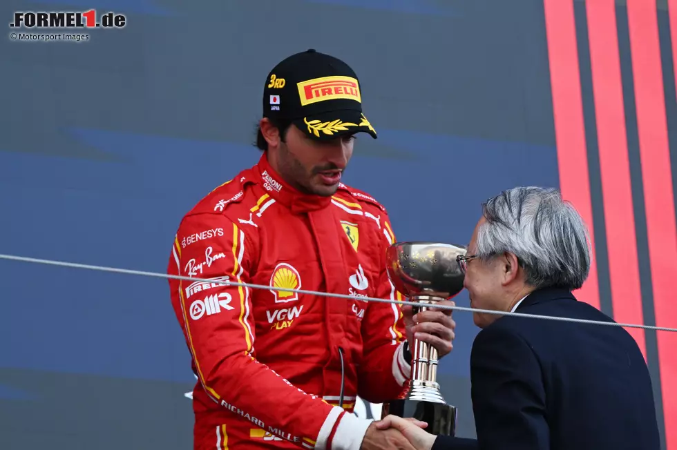 Carlos Sainz (Redaktion: 2) - Wir sehen es etwas anders, so viel stärker als Leclerc war er für uns vor allem im Rennen nicht. Auch im Qualifying war er nur rund eine Zehntelsekunde schneller. Trotzdem natürlich eine "gute" Leistung, weshalb er auch von uns die 2 bekommt. Foto zur News: Carlos Sainz (Redaktion: 2) - Wir sehen es etwas anders, so viel stärker als Leclerc war er für uns vor allem im Rennen nicht. Auch im Qualifying war er nur rund eine Zehntelsekunde schneller. Trotzdem natürlich eine "gute" Leistung, weshalb er auch von uns die 2 bekommt.