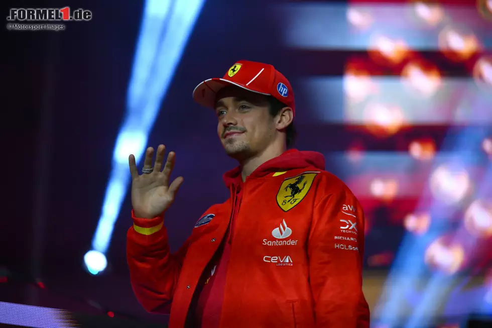 Charles Leclerc (Redaktion: 2) - Wir bewerten den Monegassen etwas besser, weil er im Grunde auf Augenhöhe mit Carlos Sainz fuhr. Der Angriff auf George Russell war mutig, dafür musste er aber beim Reifenmanagement dann bluten. Foto zur News: Charles Leclerc (Redaktion: 2) - Wir bewerten den Monegassen etwas besser, weil er im Grunde auf Augenhöhe mit Carlos Sainz fuhr. Der Angriff auf George Russell war mutig, dafür musste er aber beim Reifenmanagement dann bluten.