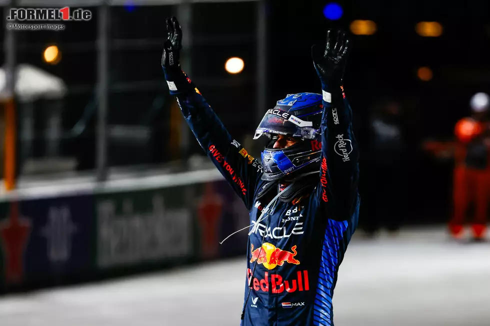 Max Verstappen (Redaktion: 2) - Der Weltmeister hat sein Hauptziel erreicht und den vierten Titel geholt. Das machte er in abgeklärter Manier, doch uns fehlte der magische Verstappen-Faktor, mit dem er sonst auf das Podium gefahren wäre. Foto zur News: Max Verstappen (Redaktion: 2) - Der Weltmeister hat sein Hauptziel erreicht und den vierten Titel geholt. Das machte er in abgeklärter Manier, doch uns fehlte der magische Verstappen-Faktor, mit dem er sonst auf das Podium gefahren wäre.