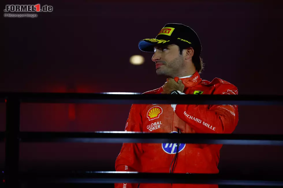 Carlos Sainz (Redaktion: 2) - Das Qualifying war stark, doch im Rennen hatte er die gleichen Probleme wie Leclerc. Forderte sein Team mehrfach auf, ihn an die Box zu holen, und zeigte sich etwas unglücklich bei den Teamanweisungen und der Zusammenarbeit mit seinem Teamkollegen, deswegen geben wir keine Bestnote. Foto zur News: Carlos Sainz (Redaktion: 2) - Das Qualifying war stark, doch im Rennen hatte er die gleichen Probleme wie Leclerc. Forderte sein Team mehrfach auf, ihn an die Box zu holen, und zeigte sich etwas unglücklich bei den Teamanweisungen und der Zusammenarbeit mit seinem Teamkollegen, deswegen geben wir keine Bestnote.