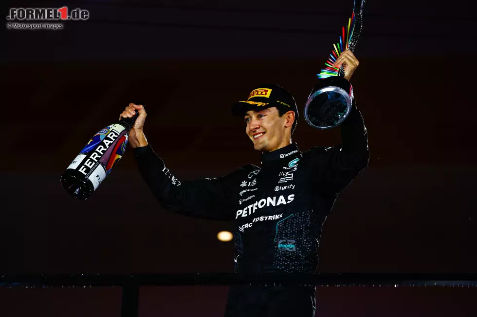 George Russell (Redaktion: 1) - Dem schließen wir uns an. Auch wenn wir glauben, dass Hamilton generell der schnellere der beiden Mercedes-Fahrer in Las Vegas war, hat Russell es souverän umgesetzt und ließ sich auch von den Angriffen Leclercs zu Beginn nicht aus der Ruhe bringen. Für uns die einzige 1! Foto zur News: George Russell (Redaktion: 1) - Dem schließen wir uns an. Auch wenn wir glauben, dass Hamilton generell der schnellere der beiden Mercedes-Fahrer in Las Vegas war, hat Russell es souverän umgesetzt und ließ sich auch von den Angriffen Leclercs zu Beginn nicht aus der Ruhe bringen. Für uns die einzige 1!