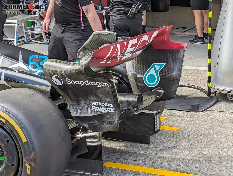 Mercedes hat beim Großen Preis von Japan die untere Hälfte der Heckflügelendplatte mit einer "Swageline" versehen. Foto zur News: Mercedes hat beim Großen Preis von Japan die untere Hälfte der Heckflügelendplatte mit einer "Swageline" versehen.