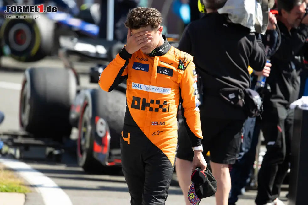 Foto zur News: Flop 1 - Großbritannien 2024: Besonders bemerkenswert, weil hier beide Fahrer hätten gewinnen können, aber McLaren die Strategie auf unterschiedliche Weise bei beiden vermasselte. Lando Norris führte vor Teamkollege Oscar Piastri, als gegen Rennmitte ...