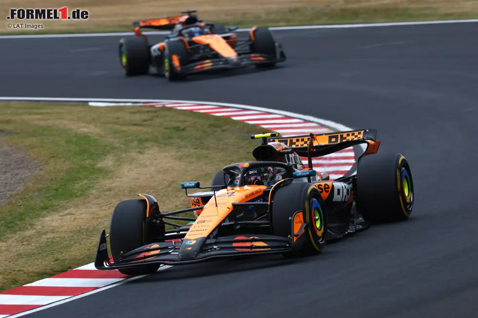 Foto zur News: ... McLaren verfügte eindeutig über das schnellere Rennauto und hätte die Strategien splitten können, um Verstappen unter Druck zu setzen. Stattdessen unternahm man weder einen Under- noch einen Overcut. Piastri kam als Erster der Top 3 an die Box, um einen aussichtslosen Undercut-Versuch von George Russell zu blocken. Und Norris ...