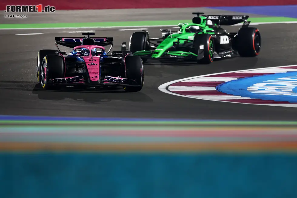 Foto zur News: ... für den frühestmöglichen Undercut, während man dennoch eine Zweistoppstrategie fahren konnte. Ausgerechnet in dieser Runde wurde zudem das Safety-Car nach einem Crash zwischen Nico Hülkenberg und Pierre Gasly aktiviert - ein gefundenes Fressen. Mit 26,5 Sekunden hat Katar ...