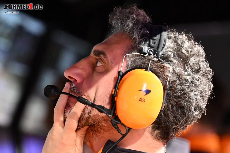 Foto zur News: ... in Runde 7 die Reifen - ein Gratis-Boxenstopp. Neben Esteban Ocon, der eine Runde später kam, blieben nur die beiden McLaren-Fahrer draußen. Nach dem Rennen hieß es, der Stopp sei zu riskant gewesen, wegen möglicher Verkehrssituationen. Strategien zu splitten hätte ebenfalls Bauchschmerzen bereitet, da ...