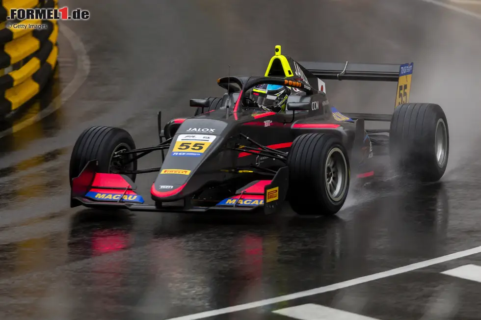 ... geht auch sein Sohn Rintaro im Formelsport an den Start. Nach einer Debütsaison in der japanischen Formel 4 wechselte der bereits 19-Jährige 2025 nach Europa, wo er in diesem Jahr in der französischen Formel 4 fährt. Für den großen Durchbruch dürfte er aber bereits etwas zu alt sein. Foto zur News: ... geht auch sein Sohn Rintaro im Formelsport an den Start. Nach einer Debütsaison in der japanischen Formel 4 wechselte der bereits 19-Jährige 2025 nach Europa, wo er in diesem Jahr in der französischen Formel 4 fährt. Für den großen Durchbruch dürfte er aber bereits etwas zu alt sein.