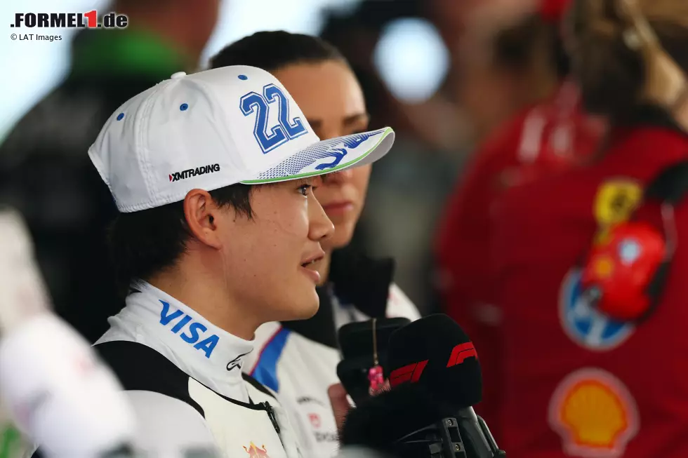 Yuki Tsunoda (Redaktion: 2) - Ihn haben wir etwas besser gesehen, weil ihm mit P6 im Sprint ein echtes Highlight gelungen ist. Im Rennen hätte er mit einer besseren Strategie wohl auch gepunktet - wie schon in Melbourne ... Foto zur News: Yuki Tsunoda (Redaktion: 2) - Ihn haben wir etwas besser gesehen, weil ihm mit P6 im Sprint ein echtes Highlight gelungen ist. Im Rennen hätte er mit einer besseren Strategie wohl auch gepunktet - wie schon in Melbourne ...