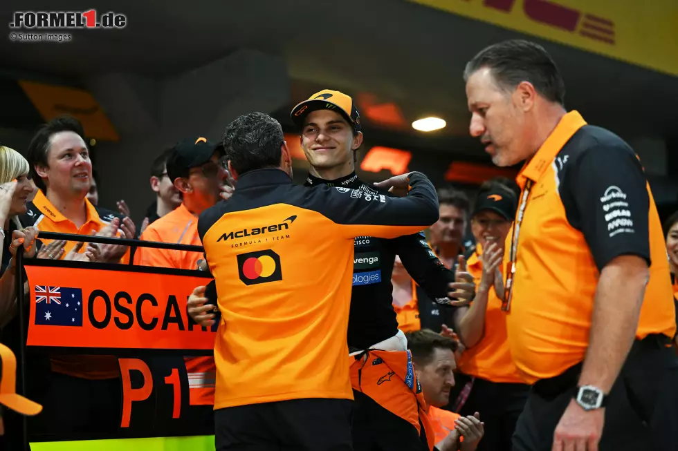 Oscar Piastri (Redaktion: 1) - Auch von uns bekommt nur er die Bestnote. Minimale Abzüge für das Sprint-Qualifying, aber ab dem Qualifying für das Hauptrennen hatte er alles im Griff. Am ganzen Wochenende schneller als der Teamkollege und letztendlich 32 von 33 möglichen Punkten geholt. Top! Foto zur News: Oscar Piastri (Redaktion: 1) - Auch von uns bekommt nur er die Bestnote. Minimale Abzüge für das Sprint-Qualifying, aber ab dem Qualifying für das Hauptrennen hatte er alles im Griff. Am ganzen Wochenende schneller als der Teamkollege und letztendlich 32 von 33 möglichen Punkten geholt. Top!