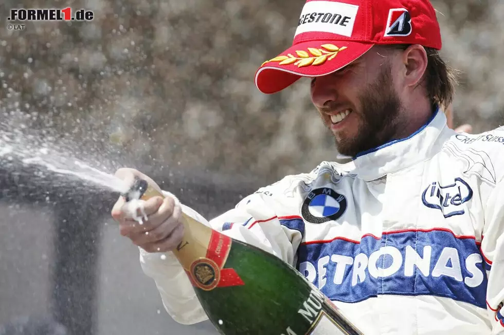 Nick Heidfeld (Sauber): Nachdem "Quick Nick" bereits von 2001 bis 2003 für Sauber fährt, kehrt er 2006 noch einmal nach Hinwil zurück. Inzwischen hat BMW das Team übernommen, doch mit dem Ausstieg der Münchener Ende 2009 endet auch Heidfelds Zeit in der Formel 1 erst einmal. Foto zur News: Nick Heidfeld (Sauber): Nachdem "Quick Nick" bereits von 2001 bis 2003 für Sauber fährt, kehrt er 2006 noch einmal nach Hinwil zurück. Inzwischen hat BMW das Team übernommen, doch mit dem Ausstieg der Münchener Ende 2009 endet auch Heidfelds Zeit in der Formel 1 erst einmal.
