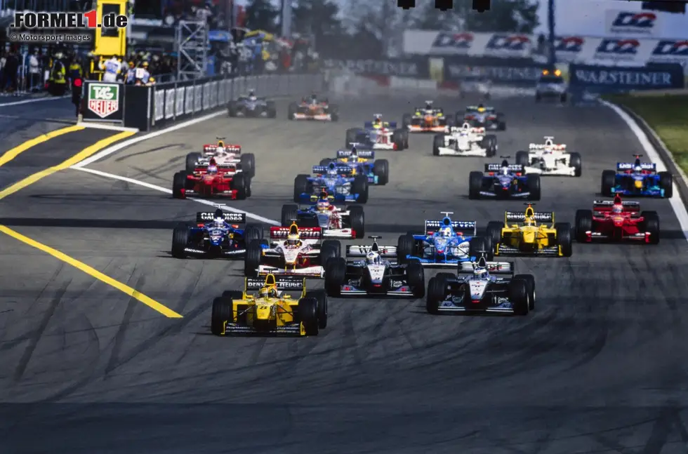 Foto zur News: Heinz-Harald Frentzen (1999): Im gleichen Jahr mischen auch Jordan und der Deutsche völlig überraschend im Titelkampf mit. Nach seinem zweiten Saisonsieg in Monza liegt Frentzen nur noch zehn Punkte hinter dem Spitzenduo. Beim Heimspiel auf dem Nürburgring sichert sich Frentzen im drittletzten Saisonrennen die Pole, ...