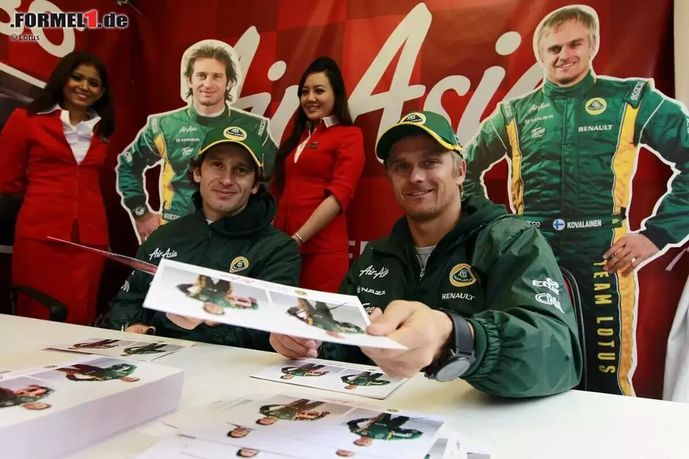 Lotus: Jarno Trulli & Heikki Kovalainen (2010) - Die Saison 2010 sieht gleich drei neue Formel-1-Teams, wobei Lotus nicht nur den prominentesten Namen unter den Neulingen hat, sondern auch die auf dem Papier erfolgreichste Fahrerpaarung. Trulli und Kovalainen sind nämlich jeweils bereits Rennsieger in der Formel 1. Allerdings ... Foto zur News: Lotus: Jarno Trulli & Heikki Kovalainen (2010) - Die Saison 2010 sieht gleich drei neue Formel-1-Teams, wobei Lotus nicht nur den prominentesten Namen unter den Neulingen hat, sondern auch die auf dem Papier erfolgreichste Fahrerpaarung. Trulli und Kovalainen sind nämlich jeweils bereits Rennsieger in der Formel 1. Allerdings ...