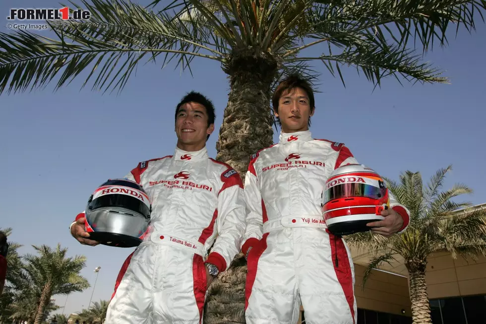 Super Aguri: Takuma Sato & Yuji Ide (2006) - Während der Rennstall um Sato, der zuvor bereits für BAR auf dem Podium stand, als Honda-B-Team aufgebaut werden soll, kommt Ide ohne jegliche Erfahrung in der Königsklasse zum Projekt. Der Japaner hält lediglich vier Rennen durch, bevor ihm die Superlizenz entzogen wird. Während Ide ... Foto zur News: Super Aguri: Takuma Sato & Yuji Ide (2006) - Während der Rennstall um Sato, der zuvor bereits für BAR auf dem Podium stand, als Honda-B-Team aufgebaut werden soll, kommt Ide ohne jegliche Erfahrung in der Königsklasse zum Projekt. Der Japaner hält lediglich vier Rennen durch, bevor ihm die Superlizenz entzogen wird. Während Ide ...