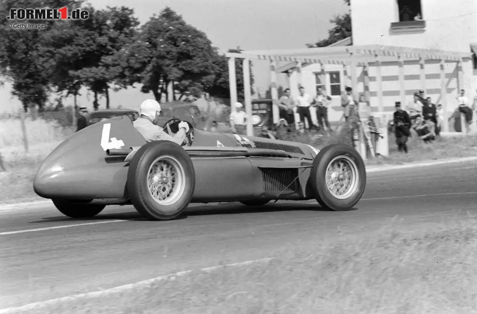 Der älteste Grand-Prix-Sieger: Luigi Fagioli (Italien) - 1951 beim Grand Prix von Frankreich in Reims mit 53 Jahren und 22 Tagen (geteilter Sieg mit Juan Manuel Fangio) Foto zur News: Der älteste Grand-Prix-Sieger: Luigi Fagioli (Italien) - 1951 beim Grand Prix von Frankreich in Reims mit 53 Jahren und 22 Tagen (geteilter Sieg mit Juan Manuel Fangio)
