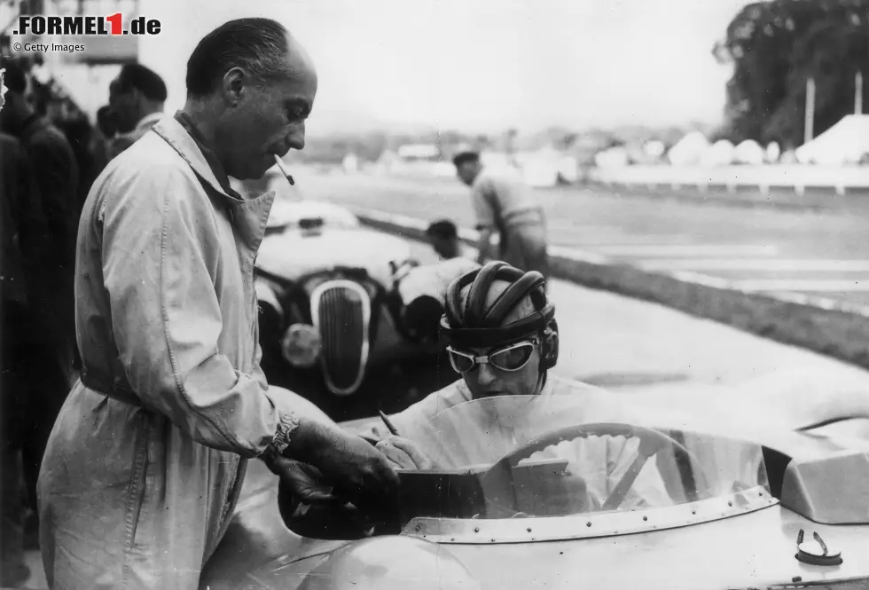 Foto zur News: Der älteste Fahrer in den Punkten: Philippe Etancelin (Frankreich) - 1950 beim Grand Prix von Italien in Monza mit 53 Jahren, 8 Monaten und 6 Tagen (hier mit Pierre Levegh)