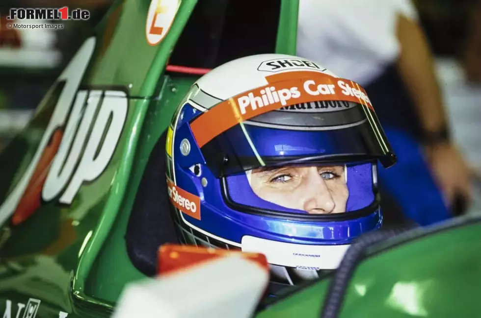 Alessandro Zanardi (1991): Der Italiener darf Roberto Moreno für die letzten drei Rennen ersetzen, wird zwei Mal Neunter. Nach drei mäßigen Jahren bei anderen Teams geht er in die USA, wird dort zum Star. Er gewinnt zwei CART-Titel und wird mit "The Pass" berühmt. Ein weiterer F1-Versuch mit Williams floppt, 2001 verliert er beide Beine. Foto zur News: Alessandro Zanardi (1991): Der Italiener darf Roberto Moreno für die letzten drei Rennen ersetzen, wird zwei Mal Neunter. Nach drei mäßigen Jahren bei anderen Teams geht er in die USA, wird dort zum Star. Er gewinnt zwei CART-Titel und wird mit "The Pass" berühmt. Ein weiterer F1-Versuch mit Williams floppt, 2001 verliert er beide Beine.