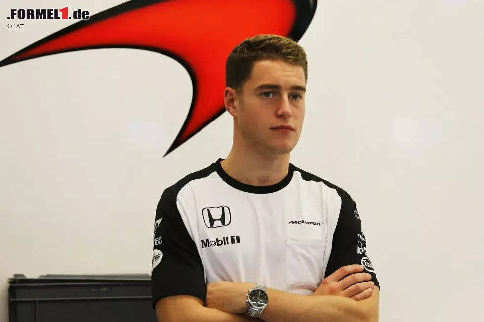 Stoffel Vandoorne (2016): Trotz dominantem Titel in der GP2 kommt er nicht am Weltmeisterduo Jenson Button/Fernando Alonso vorbei. In Bahrain darf er aber den Spanier ersetzen und holt einen Punkt. 2017 rückt er nach dem Karriereende Buttons auf, doch seine eigene Formel-1-Karriere zerbricht an Alonso. Später Formel-E-Weltmeister. Foto zur News: Stoffel Vandoorne (2016): Trotz dominantem Titel in der GP2 kommt er nicht am Weltmeisterduo Jenson Button/Fernando Alonso vorbei. In Bahrain darf er aber den Spanier ersetzen und holt einen Punkt. 2017 rückt er nach dem Karriereende Buttons auf, doch seine eigene Formel-1-Karriere zerbricht an Alonso. Später Formel-E-Weltmeister.