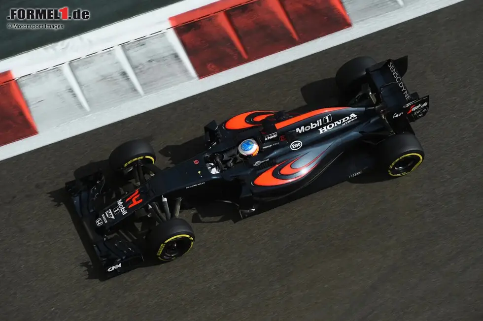 ... versucht erst bei McLaren und dann bei Ferrari daran anzuknüpfen - vergeblich. Obwohl er McLaren einst im Streit verlassen hat, kehrt er dorthin zurück, doch erneut läuft es nicht nach Wunsch und Alonso nimmt sich eine Formel-1-Auszeit. Foto zur News: ... versucht erst bei McLaren und dann bei Ferrari daran anzuknüpfen - vergeblich. Obwohl er McLaren einst im Streit verlassen hat, kehrt er dorthin zurück, doch erneut läuft es nicht nach Wunsch und Alonso nimmt sich eine Formel-1-Auszeit.