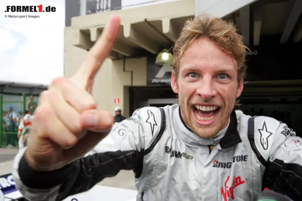 Foto zur News: ... 2009 der sensationelle WM-Titelgewinn mit Honda-Nachfolger Brawn. Anschließend fährt ...
