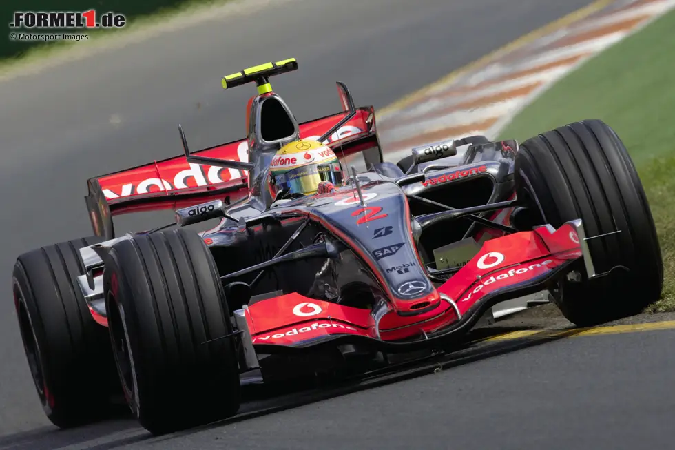 Foto zur News: Lewis Hamilton fährt 2007 seine erste Formel-1-Saison und gleich im ersten Rennen auf das Podium. Kurz darauf gewinnt er erstmals und ...