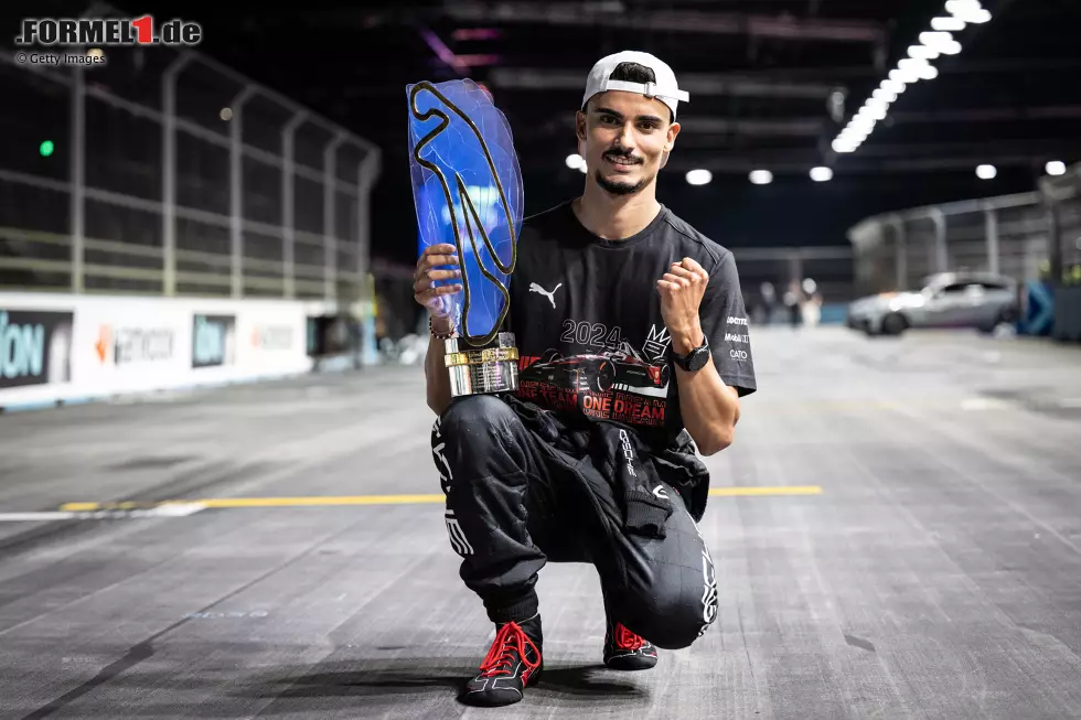 Foto zur News: Mit Porsche gewinnt Wehrlein 2023/24 die Formel-E-Weltmeisterschaft.