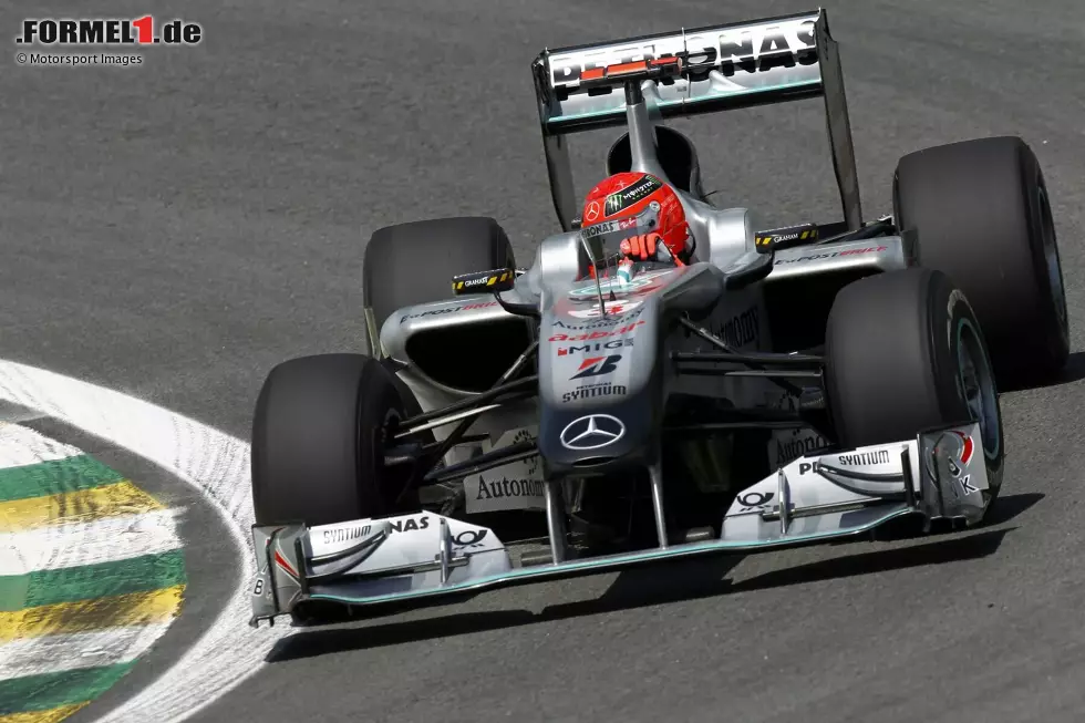 ... 2010 kehrt er mit Mercedes noch einmal zurück. Anders als Prost aber schafft Schumacher beim Comeback keine weiteren Erfolge mehr: Es bleibt bei 91 Siegen. Foto zur News: ... 2010 kehrt er mit Mercedes noch einmal zurück. Anders als Prost aber schafft Schumacher beim Comeback keine weiteren Erfolge mehr: Es bleibt bei 91 Siegen.