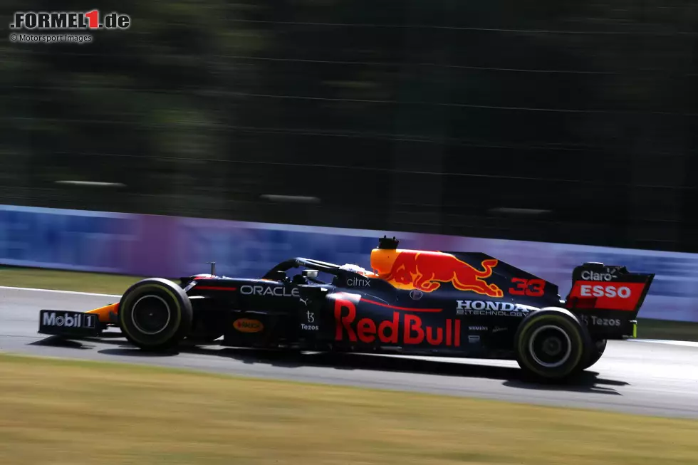 ... in den folgenden Jahren nicht auf zu gewinnen: Verstappen etabliert sich mit Red Bull an der Spitze der Formel 1, was er 2021 mit dem Titelgewinn unterstreicht. Foto zur News: ... in den folgenden Jahren nicht auf zu gewinnen: Verstappen etabliert sich mit Red Bull an der Spitze der Formel 1, was er 2021 mit dem Titelgewinn unterstreicht.