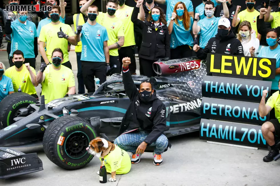 ... 2020 mit dem siebten WM-Titelgewinn, womit Hamilton mit Schumacher gleichzieht. Danach sieht es lange so aus, als ... Foto zur News: ... 2020 mit dem siebten WM-Titelgewinn, womit Hamilton mit Schumacher gleichzieht. Danach sieht es lange so aus, als ...