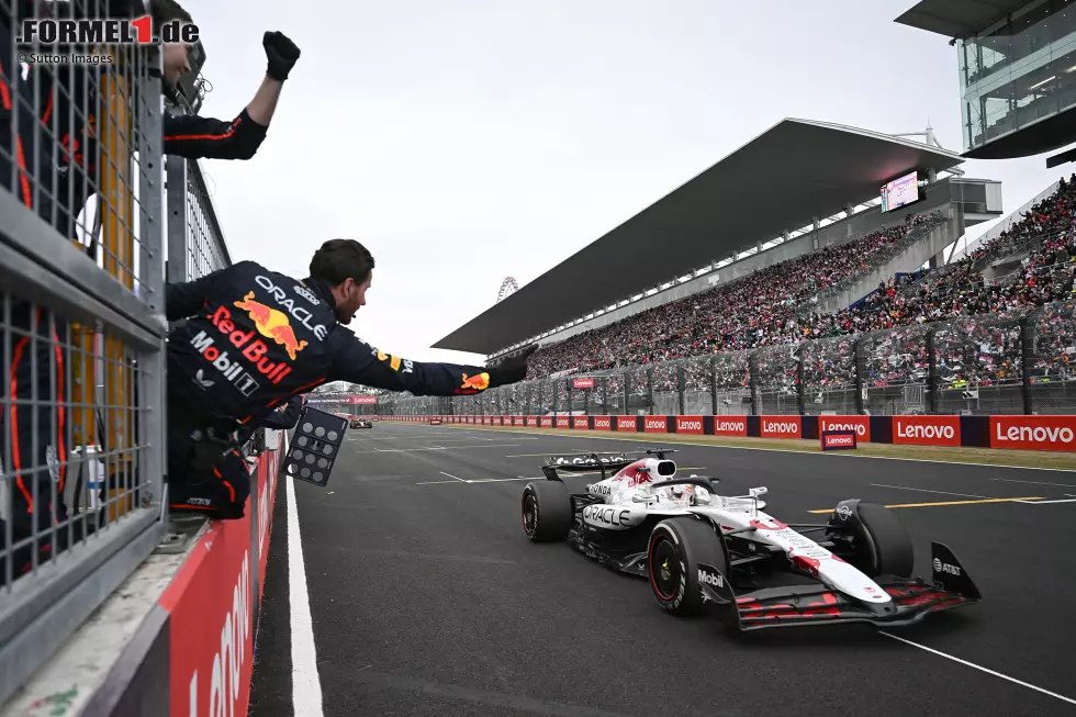 2025 fährt er beim Honda-Heimrennen in Suzuka in Sonderlackierung den ersten Saisonsieg heraus und macht damit zehn Jahre mit je mindestens einem Sieg perfekt. Foto zur News: 2025 fährt er beim Honda-Heimrennen in Suzuka in Sonderlackierung den ersten Saisonsieg heraus und macht damit zehn Jahre mit je mindestens einem Sieg perfekt.