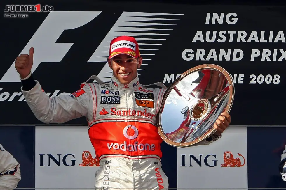 Foto zur News: 16. März 2008: Lewis Hamilton gewinnt den Formel-1-Saisonauftakt beim Grand Prix von Australien in Melbourne.
