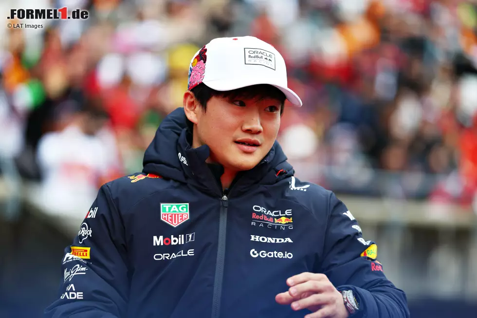 Foto zur News: April 2025: Ab Suzuka sitzt Yuki Tsunoda im zweiten Red Bull an der Seite von Verstappen, macht aber ebenfalls kaum einen Stich und holt nur wenige Punkte. Anders als Lawson darf Tsunoda jedoch bleiben, auch wenn damit Verstappen das Team praktisch weiter im Alleingang trägt.