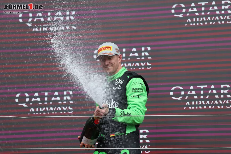 ... er seinen Champagner-Jubel startet. Anschließend geht es für ihn in die Pressekonferenz, danach ... Foto zur News: ... er seinen Champagner-Jubel startet. Anschließend geht es für ihn in die Pressekonferenz, danach ...