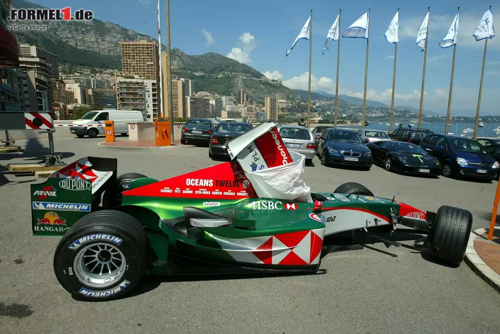 ... als das Team später das Auto zurückerhält, fehlt der Diamant noch immer. Sein Verbleib ist bis heute ein Formel-1-Rätsel! Foto zur News: ... als das Team später das Auto zurückerhält, fehlt der Diamant noch immer. Sein Verbleib ist bis heute ein Formel-1-Rätsel!