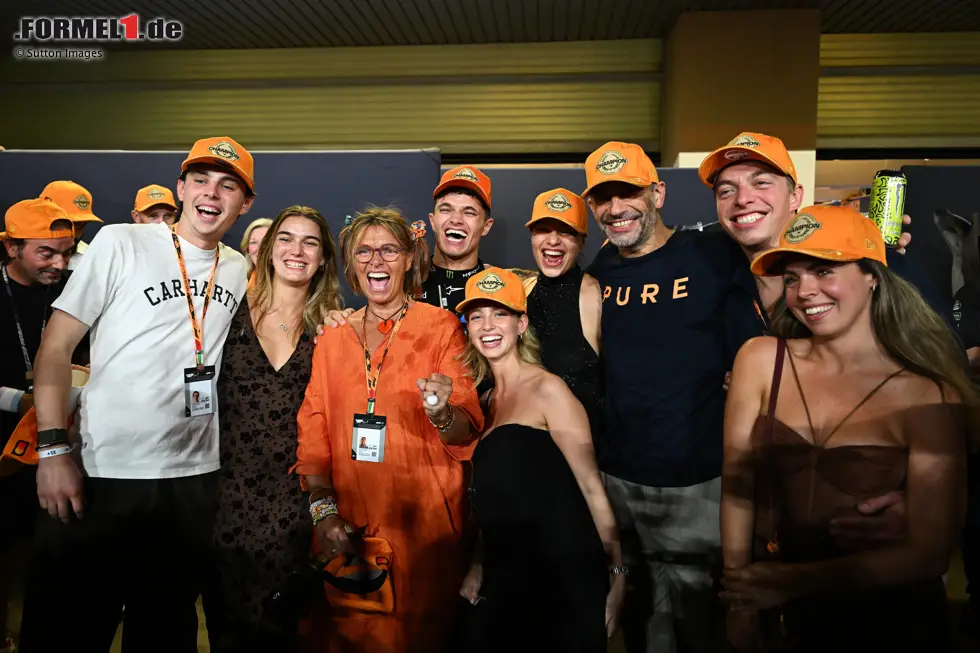 Foto zur News: Gruppenbild mit seinen Liebsten: Die Familie ist dabei in Abu Dhabi ...