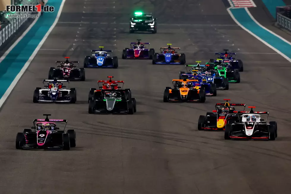 Haas und Sauber haben keine unmittelbaren Junioren, sondern unterstützen lediglich Fahrerinnen in der F1-Academy, wie sie es per Reglement auch tun müssen. Bei Haas ist das 2025 die Amerikanerin Courtney Crone, bei Sauber ist es die Österreicherin Emma Felbermayr. Foto zur News: Haas und Sauber haben keine unmittelbaren Junioren, sondern unterstützen lediglich Fahrerinnen in der F1-Academy, wie sie es per Reglement auch tun müssen. Bei Haas ist das 2025 die Amerikanerin Courtney Crone, bei Sauber ist es die Österreicherin Emma Felbermayr.