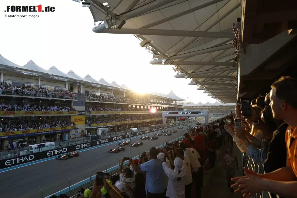 24. Abu Dhabi, VAE (6. Dezember 2026) - Abu Dhabi hat sich langfristig das Recht des Saisonfinales gesichert, so auch 2026. Der Start erfolgt im Hellen, der Zieleinlauf bei Dunkelheit. Und dann ist die erneut längste Saison der Formel-1-Geschichte auch geschafft - und das wieder weit rein im Dezember! Foto zur News: 24. Abu Dhabi, VAE (6. Dezember 2026) - Abu Dhabi hat sich langfristig das Recht des Saisonfinales gesichert, so auch 2026. Der Start erfolgt im Hellen, der Zieleinlauf bei Dunkelheit. Und dann ist die erneut längste Saison der Formel-1-Geschichte auch geschafft - und das wieder weit rein im Dezember!