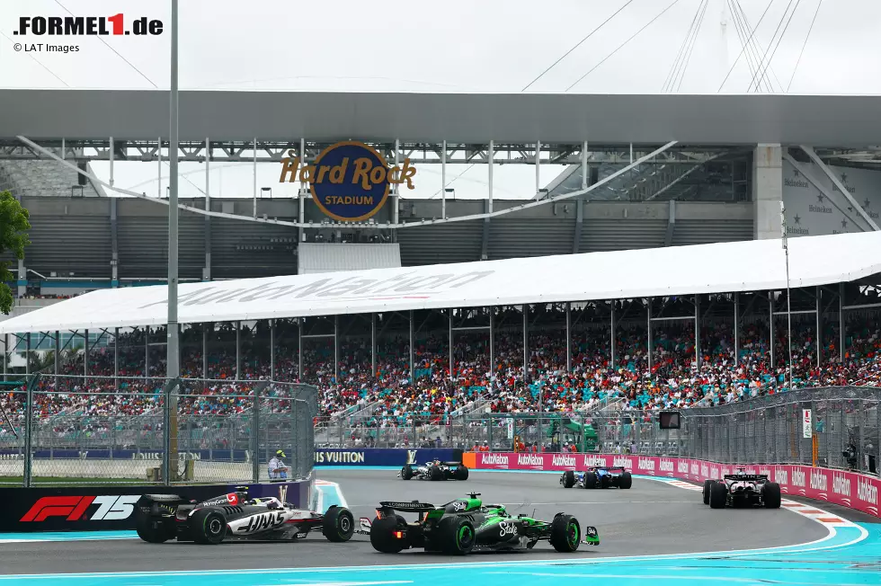 6. Miami, USA (3. Mai 2026) - Der Kurs rund um das Hard Rock Stadium in Miami war 2022 zum ersten Mal Teil des Formel-1-Kalenders und hat die Anzahl der US-Rennen verdoppelt - mittlerweile sind es allerdings schon drei. Für Aufsehen sorgte vor allem der künstlich angelegte Jachthafen. Foto zur News: 6. Miami, USA (3. Mai 2026) - Der Kurs rund um das Hard Rock Stadium in Miami war 2022 zum ersten Mal Teil des Formel-1-Kalenders und hat die Anzahl der US-Rennen verdoppelt - mittlerweile sind es allerdings schon drei. Für Aufsehen sorgte vor allem der künstlich angelegte Jachthafen.