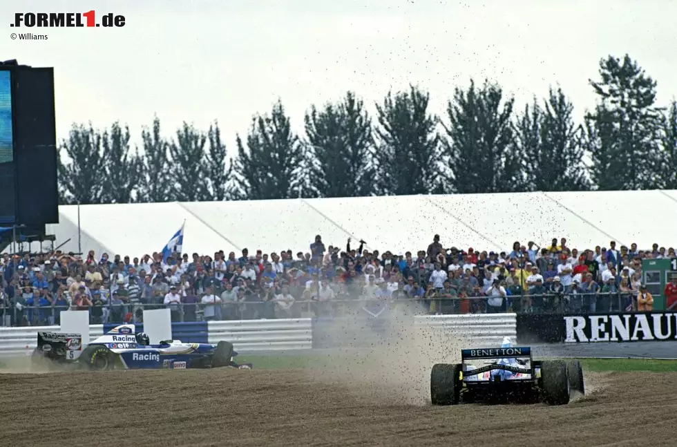 Silverstone 1995: Die "Revanche" misslingt - Damon Hill im Williams geht beim Überholen von Michael Schumacher im Benetton zu ungestüm vor und räumt beide von der Strecke. Foto zur News: Silverstone 1995: Die "Revanche" misslingt - Damon Hill im Williams geht beim Überholen von Michael Schumacher im Benetton zu ungestüm vor und räumt beide von der Strecke.