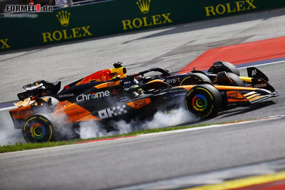 Spielberg 2024: Beim Kampf um die Führung berühren sich Max Verstappen und McLaren-Fahrer Lando Norris in Kurve 3, beide müssen anschließend mit Reifenschäden an die Box. Verstappen rettet zwar trotz Zehn-Sekunden-Strafe noch P5 ins Ziel, aber Norris fällt aus - und George Russell staubt den Rennsieg ab. Foto zur News: Spielberg 2024: Beim Kampf um die Führung berühren sich Max Verstappen und McLaren-Fahrer Lando Norris in Kurve 3, beide müssen anschließend mit Reifenschäden an die Box. Verstappen rettet zwar trotz Zehn-Sekunden-Strafe noch P5 ins Ziel, aber Norris fällt aus - und George Russell staubt den Rennsieg ab.
